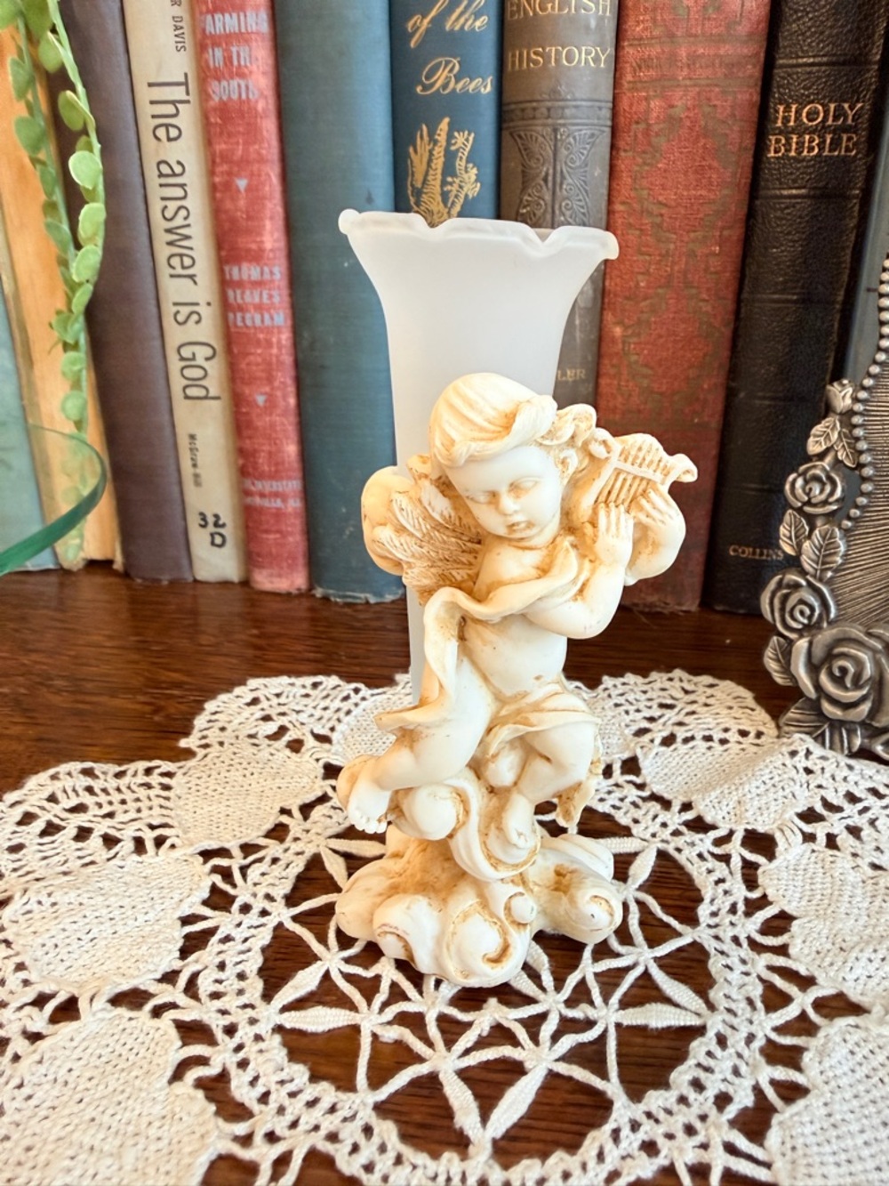 Vintage Italian Cherub Bud Vase - Cream White - Picture 14 of 15